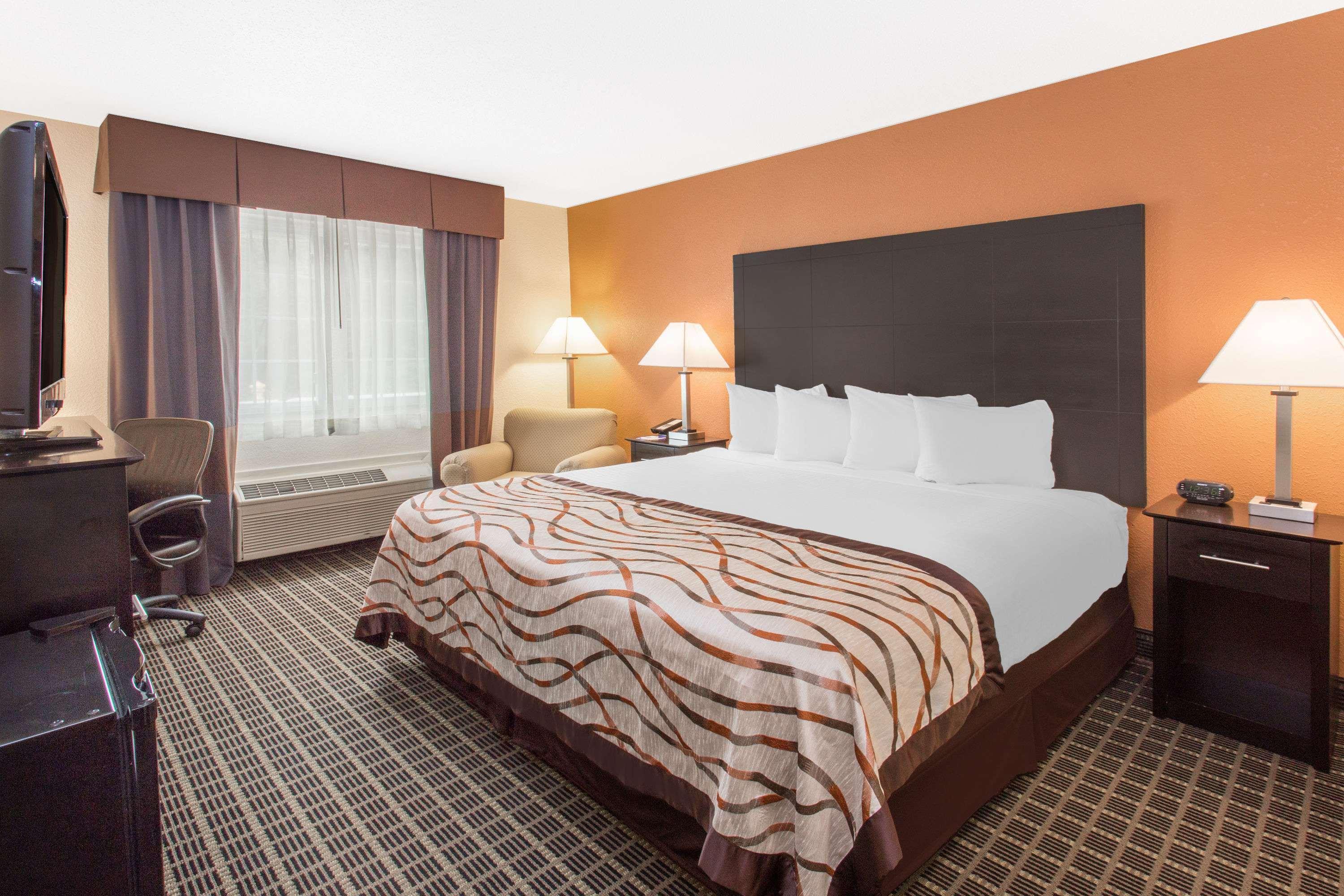 Baymont By Wyndham Muskegon Hotel Buitenkant foto