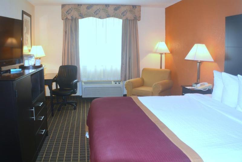 Baymont By Wyndham Muskegon Hotel Buitenkant foto