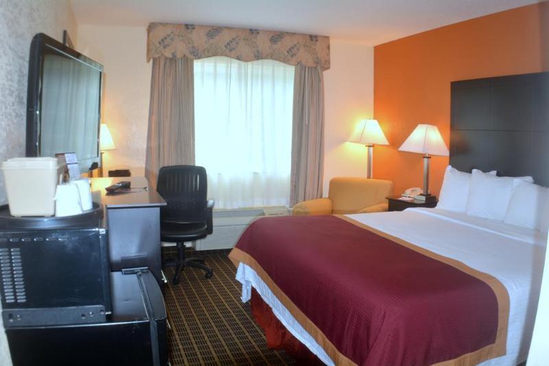 Baymont By Wyndham Muskegon Hotel Buitenkant foto