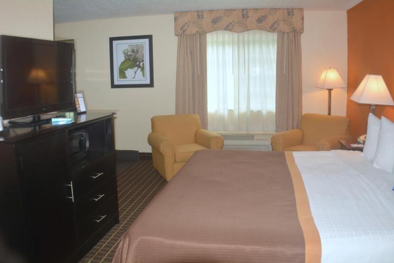 Baymont By Wyndham Muskegon Hotel Buitenkant foto