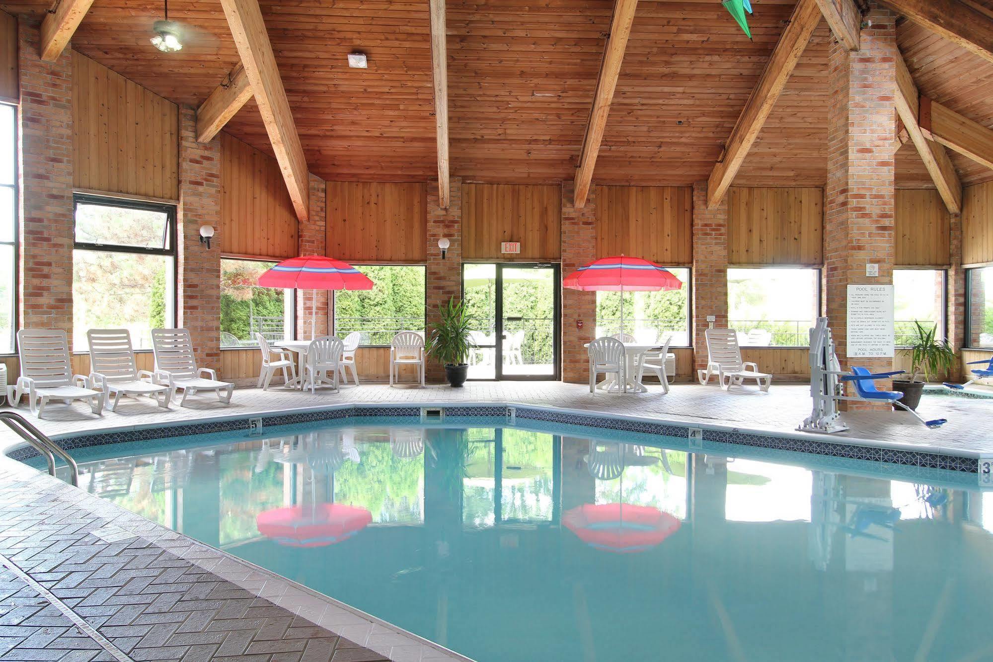 Baymont By Wyndham Muskegon Hotel Buitenkant foto