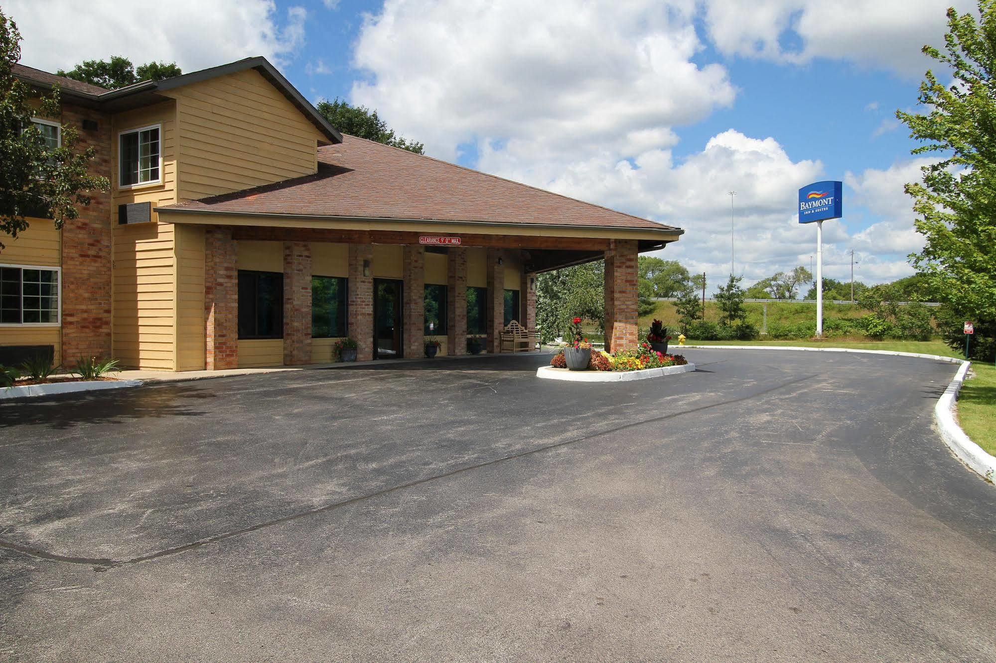 Baymont By Wyndham Muskegon Hotel Buitenkant foto